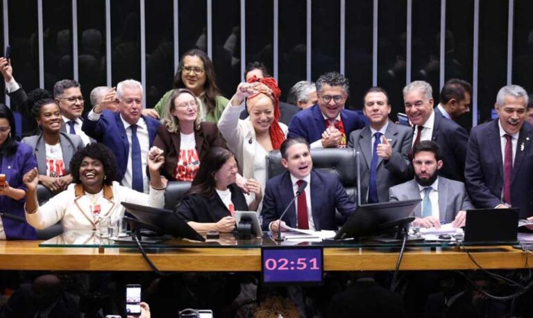 Câmara aprova PEC pelo fim da escala 6×1