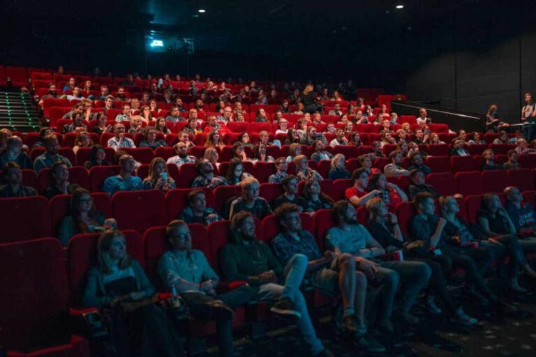 Cinemas perdem público, mas bibliotecas e shows mantém taxa de visitantes, mostra pesquisa
