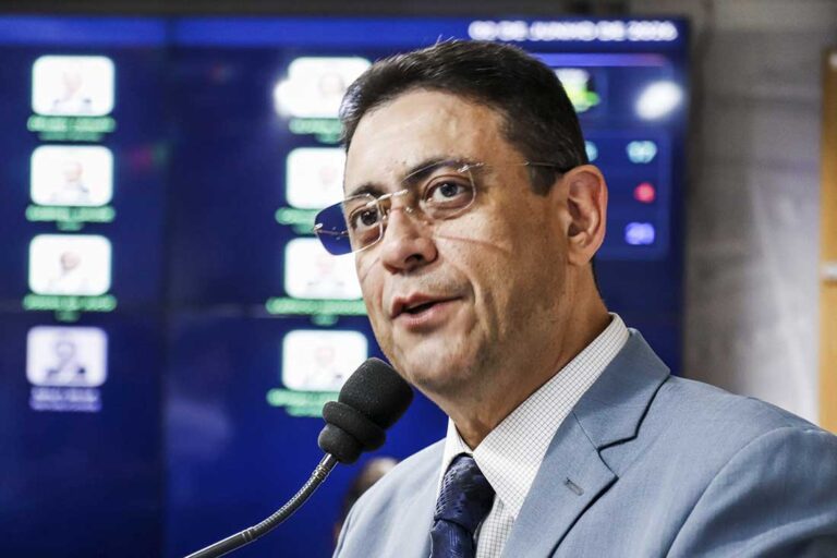 Vereadores cobram respostas da Sabesp durante sessão em Osasco