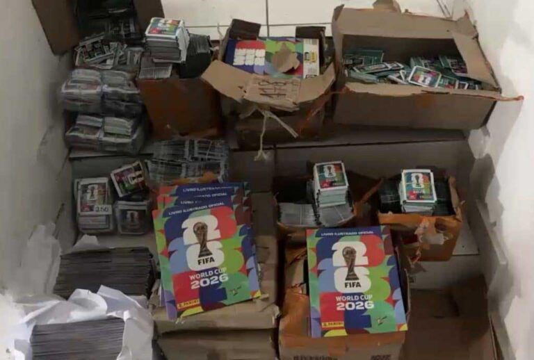 Polícia de SP apreende mais de 50 mil figurinhas e álbuns falsificados da Copa do Mundo