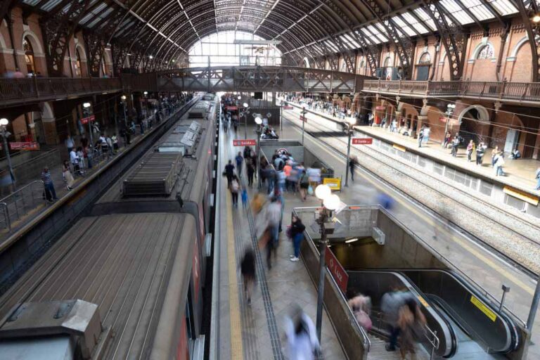 Metrô e trens de SP terão operação especial para o jogo do Brasil nesta quarta-feira (24)
