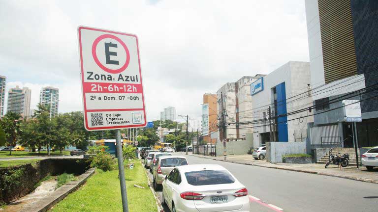 Motoristas podem deixar de perder pontos na CNH por estacionamento irregular em Zona Azul