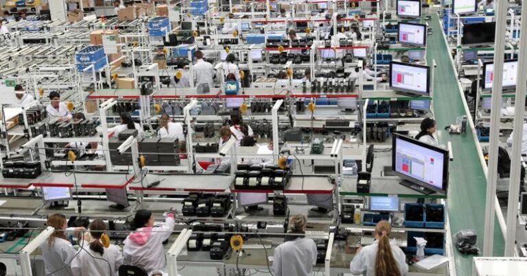 Setor de indústria concentra as vagas na capital nesta segunda (27)