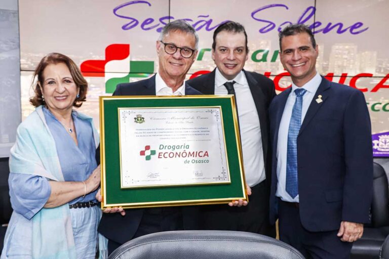 Drogaria Econômica recebe Placa Comemorativa da Câmara de Osasco