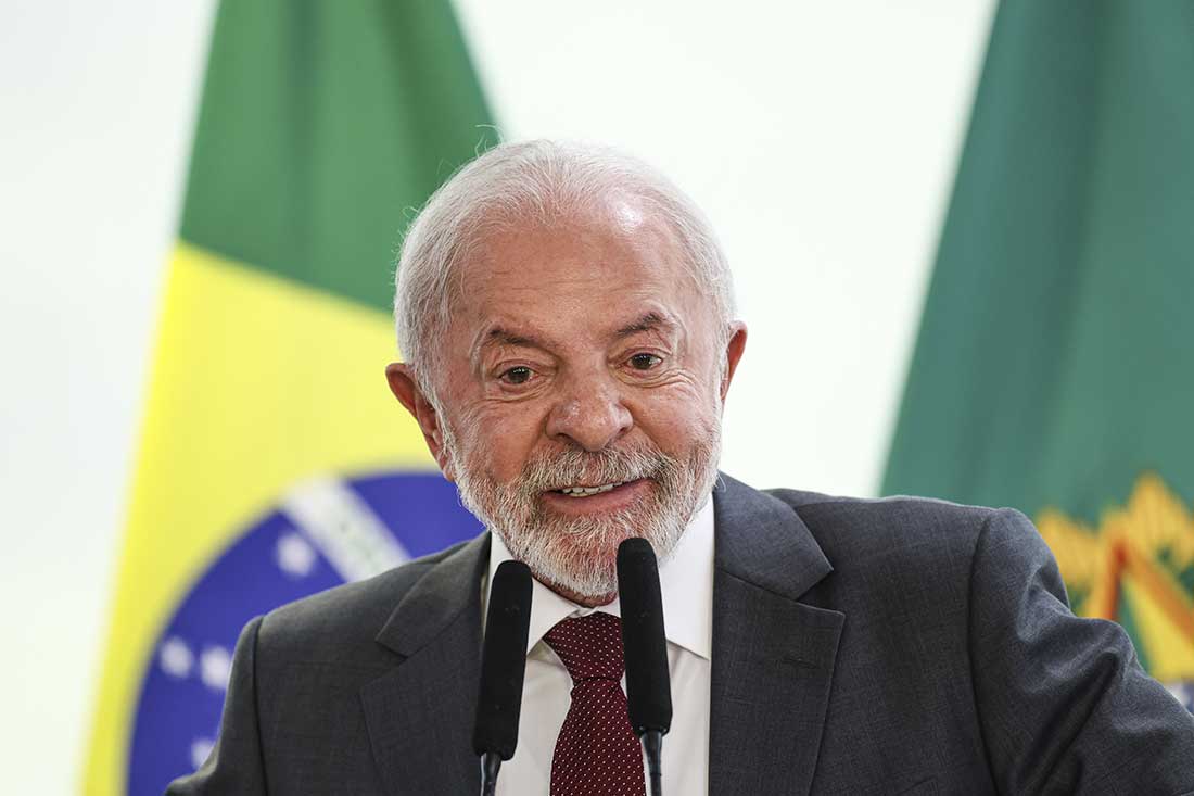Às vésperas das eleições, Lula anuncia aumento do Bolsa Família