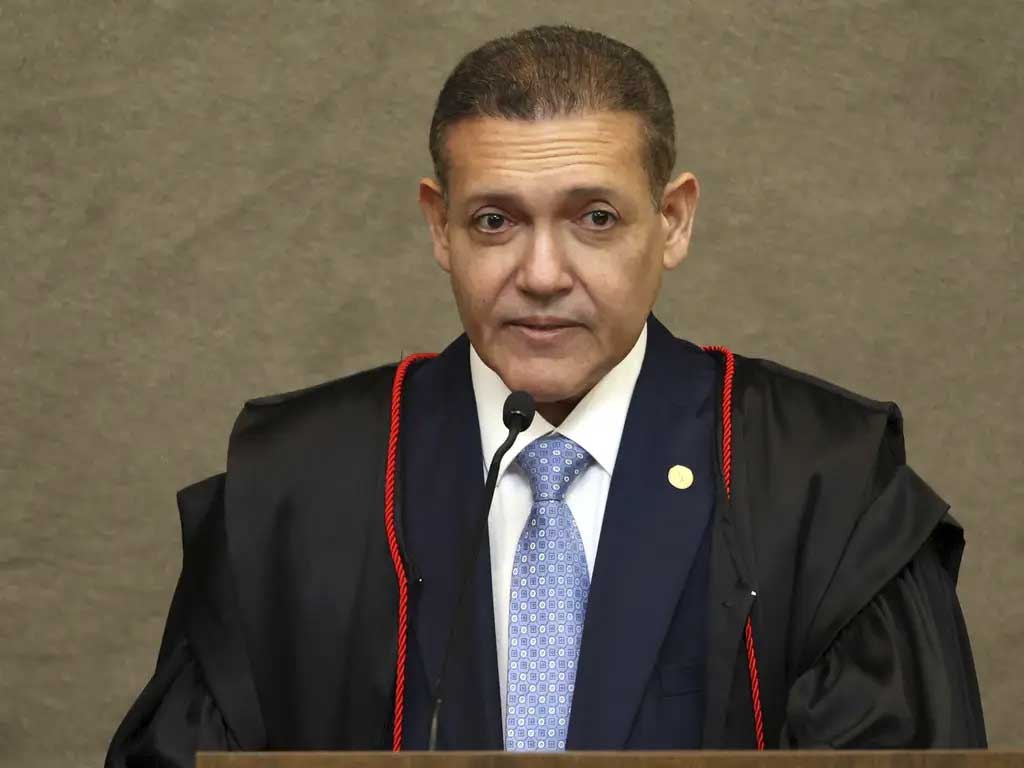 TSE suspende canal “Exército do Lula” no WhatsApp