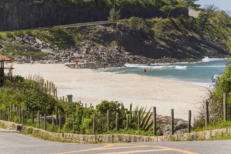 Projeto proíbe cobrança de taxa para acesso a praias, rios e cachoeiras